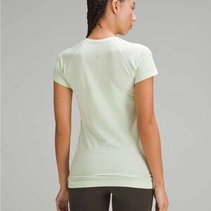 Size 6 lululemon swiftly tech short sleeve shirt